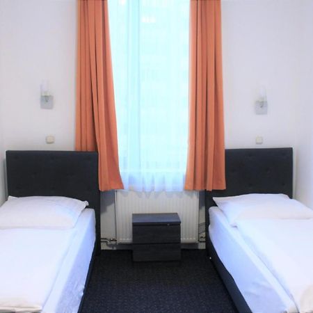 Frankair Star Hotel Frankfurt City Francoforte sul Meno Esterno foto