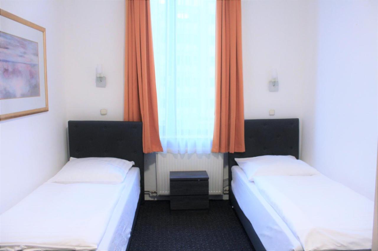 Frankair Star Hotel Frankfurt City Francoforte sul Meno Esterno foto